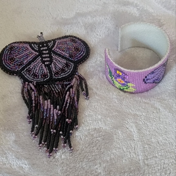 Beaded hair pieces and bracelet set. - Picture 3 of 4